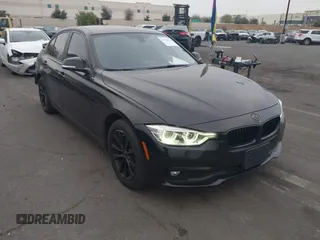 2018 BMW 3 Series 320i xDrive z VIN WBA8A3C5XJA494949, wystawiony jako IAAI lot #41900061 z przebiegiem 47 651 mil mil oraz . Historia ofert i sprzedaży dostępna na DreamBid. Obrazek 1.