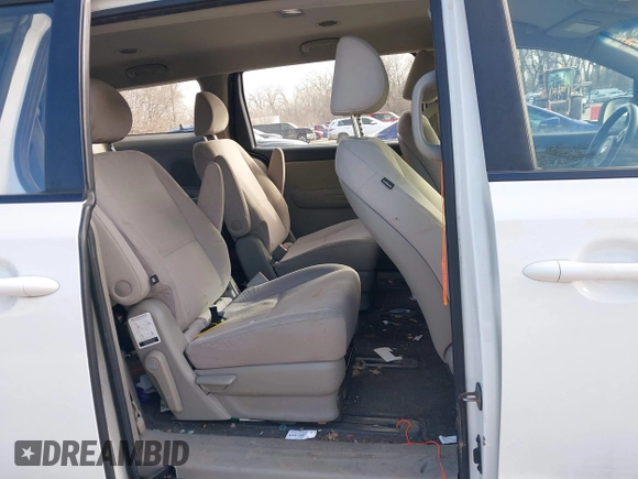 2018 Kia Sedona L with VIN KNDMA5C12J6386368, listed as a IAAI auction lot 38263325 with Not Provided miles and . Bid and sale history available at DreamBid. Image 8.