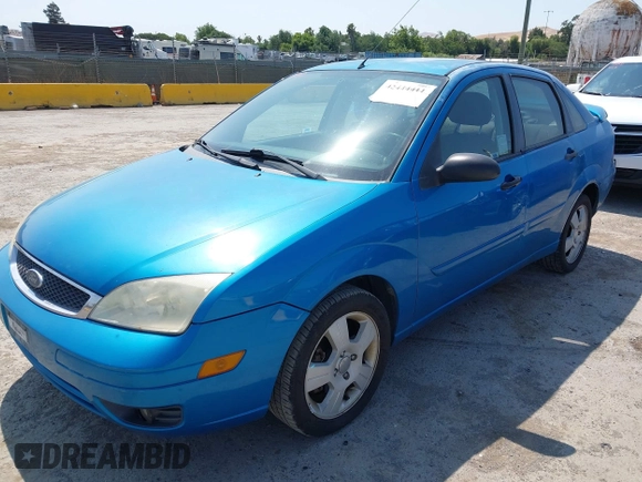 2007 Ford Focus S z VIN 1FAHP34N77W333895, wystawiony jako IAAI lot #42444411 z przebiegiem 155 522 mil mil oraz . Historia ofert i sprzedaży dostępna na DreamBid. Obrazek 2.