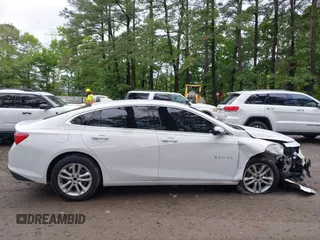 2018 Chevrolet Malibu LT z VIN 1G1ZD5ST6JF175618, wystawiony jako IAAI lot #42257182 z przebiegiem 126 033 mil mil oraz . Historia ofert i sprzedaży dostępna na DreamBid. Obrazek 13.