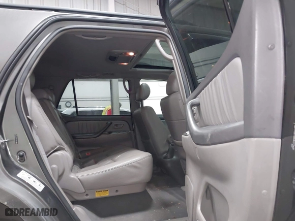 2006 Toyota Sequoia Limited with VIN 5TDBT48A06S275409, listed as a IAAI auction lot 41766094 with 149,718 mi miles. Bid and sale history available at carsss.com. Image 8.