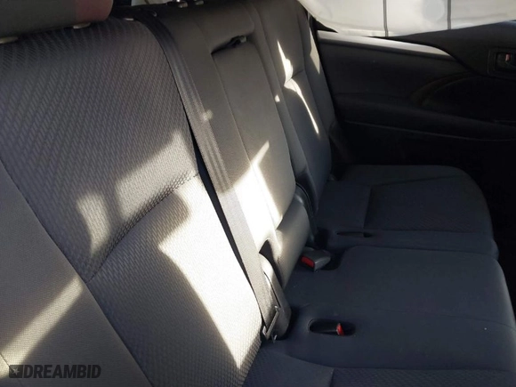 2016 Toyota Highlander LE with VIN 5TDBKRFH5GS332785, listed as a IAAI auction lot 41678060 with 38,733 mi miles. Bid and sale history available at carsss.com. Image 8.
