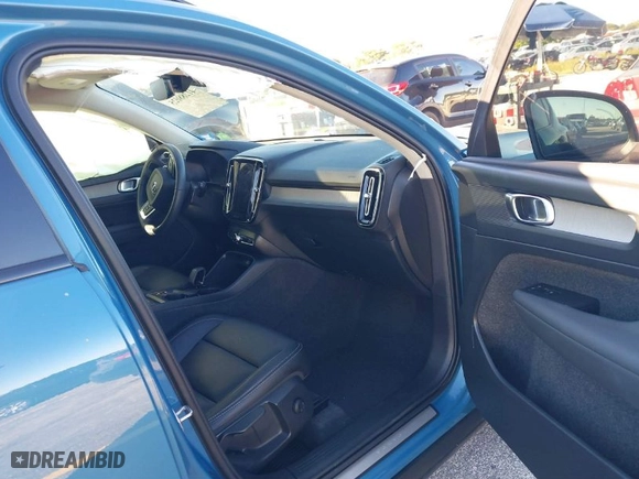 2024 Volvo XC40 Core Bright Theme with VIN YV4L12UK2R2203018, listed as a IAAI auction lot 41288025 with 10,378 mi miles. Bid and sale history available at carsss.com. Image 5.
