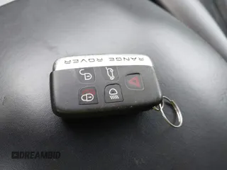 2013 Land Rover Range Rover SC z VIN SALGS2EFXDA105087, wystawiony jako IAAI lot #41289338 z przebiegiem 89 143 mil mil oraz . Historia ofert i sprzedaży dostępna na DreamBid. Obrazek 11.
