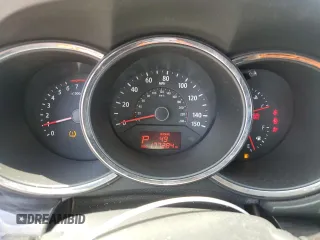 2013 Kia Sorento LX z VIN 5XYKT3A66DG400097, wystawiony jako Copart lot #60937305 z przebiegiem 177 284 mil mil oraz Czysty tytuł • Clean title. Historia ofert i sprzedaży dostępna na DreamBid. Obrazek 9.
