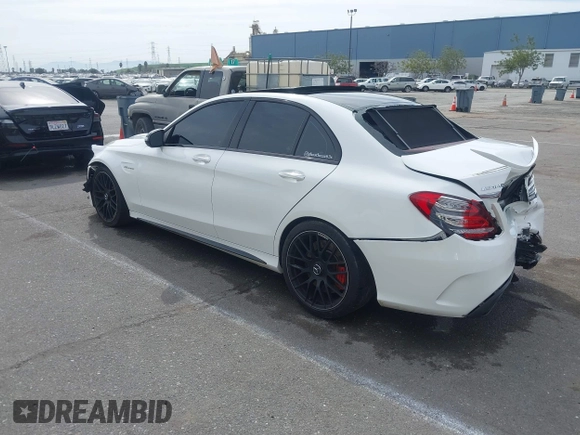 2017 Mercedes-Benz C 63 S AMG z VIN 55SWF8HB4HU190328, wystawiony jako IAAI lot #41681196 z przebiegiem 42 211 mil mil oraz . Historia ofert i sprzedaży dostępna na DreamBid. Obrazek 3.
