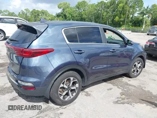 2020 Kia Sportage LX with VIN KNDPM3AC3L7713581, listed as a IAAI auction lot 40255286 with 90,221 mi miles and . Bid and sale history available at carsss.com. Image 4.