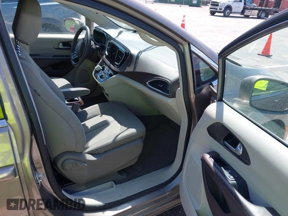 2018 Chrysler Pacifica Touring Plus with VIN 2C4RC1FG4JR306554, listed as a IAAI auction lot 41984255 with 107,109 mi miles and . Bid and sale history available at DreamBid. Image 5.