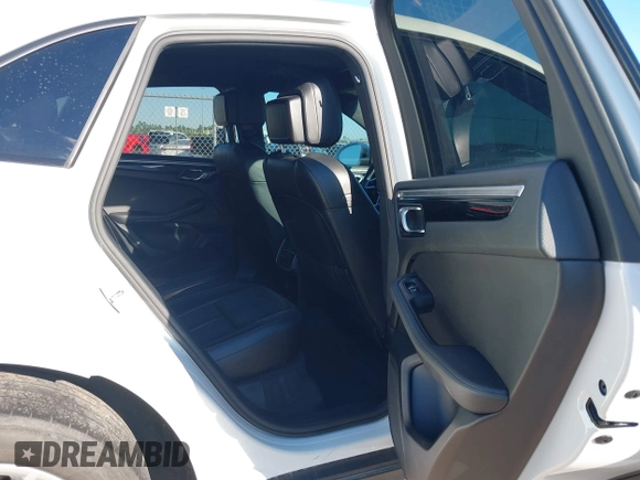 2017 Porsche Macan z VIN WP1AA2A55HLB07044, wystawiony jako IAAI lot #41737664 z przebiegiem 58 654 mil mil oraz . Historia ofert i sprzedaży dostępna na DreamBid. Obrazek 8.