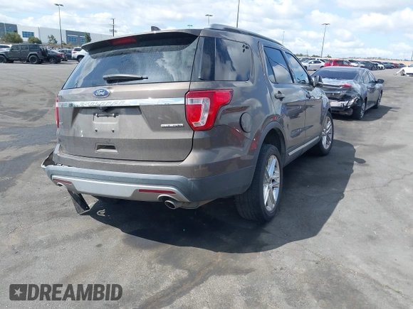 2016 Ford Explorer XLT with VIN 1FM5K7D88GGB06492, listed as a IAAI auction lot 41955740 with 1 mi miles. Bid and sale history available at carsss.com. Image 4.