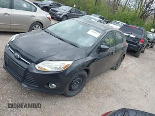 2012 Ford Focus SE z VIN 1FAHP3K27CL455211, wystawiony jako IAAI lot #42048868 z przebiegiem 164 474 mil mil oraz . Historia ofert i sprzedaży dostępna na DreamBid. Obrazek 2.