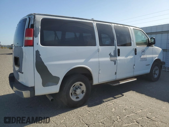 2006 Chevrolet Express Passenger z VIN 1GAHG35U361256706, wystawiony jako Copart lot #53382965 z przebiegiem 235 191 mil mil oraz Tytuł czysty. Historia ofert i sprzedaży dostępna na DreamBid. Obrazek 3.