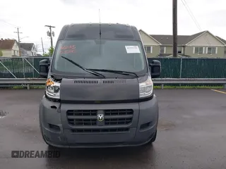 2015 Ram ProMaster Cargo z VIN 3C6TRVDG1FE512803, wystawiony jako IAAI lot #42355330 z przebiegiem 87 392 mil mil oraz . Historia ofert i sprzedaży dostępna na DreamBid. Obrazek 12.