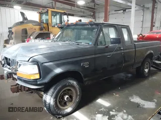 1992 Ford F-150 with VIN 1FTEX14N9NKA08784, listed as a IAAI auction lot 40251438 with 1 mi miles. Bid and sale history available at carsss.com. Image 2.
