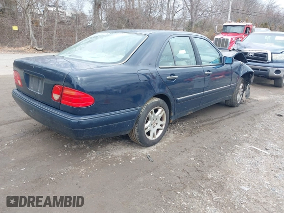 1999 Mercedes-Benz E-Class with VIN WDBJF82H3XX025608, listed as a IAAI auction lot 41606211 with 182,293 mi miles. Bid and sale history available at carsss.com. Image 4.