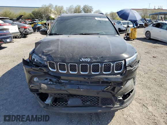 2023 Jeep Compass Latitude Lux z VIN 3C4NJDFNXPT522385, wystawiony jako Copart lot #57990555 z przebiegiem 28 159 mil mil oraz Szkoda całkowita • Salvage title. Historia ofert i sprzedaży dostępna na DreamBid. Obrazek 5.
