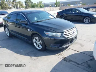 2013 Ford Taurus SEL z VIN 1FAHP2E88DG110709, wystawiony jako IAAI lot #42394721 z przebiegiem 104 511 mil mil oraz . Historia ofert i sprzedaży dostępna na DreamBid. Obrazek 1.