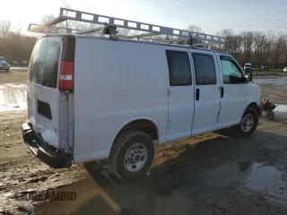 2017 GMC Savana Cargo Van with VIN 1GTW7AFF2H1911430, listed as a Copart auction lot 43959125 with 82,379 mi miles and Salvage Title. Bid and sale history available at carsss.com. Image 3.