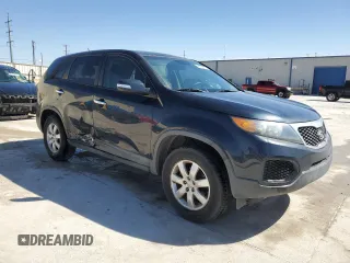 2012 Kia Sorento LX z VIN 5XYKT3A12CG241520, wystawiony jako Copart lot #49738575 z przebiegiem 110 486 mil mil oraz Czysty tytuł • Clean title. Historia ofert i sprzedaży dostępna na DreamBid. Obrazek 4.