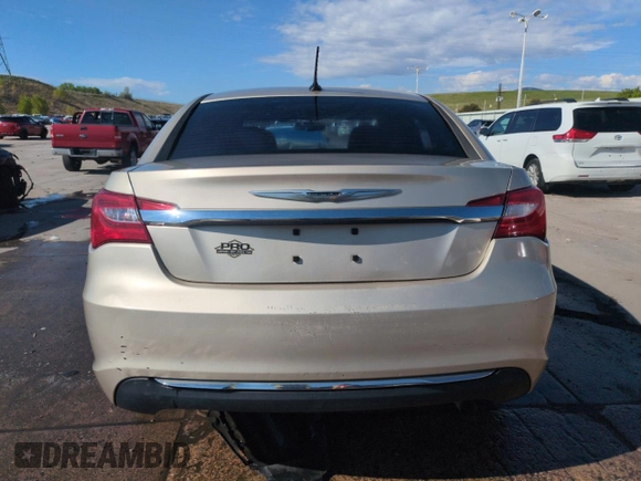 2014 Chrysler 200 Touring z VIN 1C3CCBBB7EN137644, wystawiony jako Copart lot #56254025 z przebiegiem 86 487 mil mil oraz Szkody całkowita. Historia ofert i sprzedaży dostępna na DreamBid. Obrazek 6.