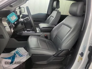 2023 Ford F-150 Lightning Pro z VIN 1FTVW1EL0PWG02840, wystawiony jako IAAI lot #42379448 z przebiegiem 52 710 mil mil oraz . Historia ofert i sprzedaży dostępna na DreamBid. Obrazek 27.