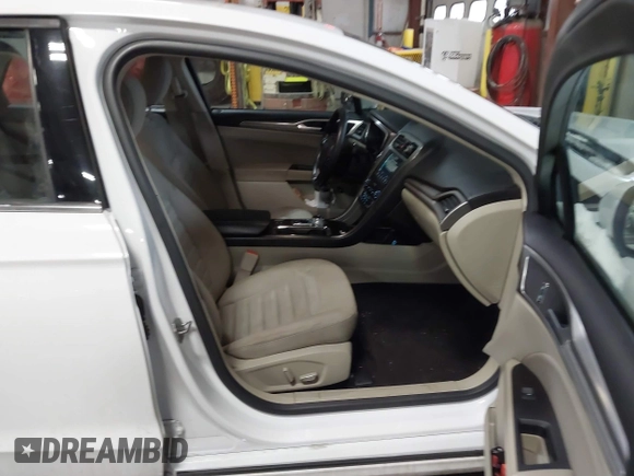 2019 Ford Fusion SE with VIN 3FA6P0LUXKR188040, listed as a IAAI auction lot 41079252 with 113,667 mi miles and . Bid and sale history available at carsss.com. Image 5.