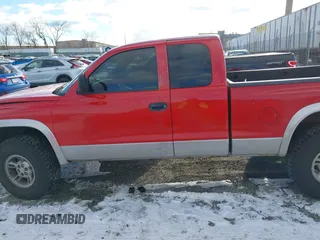 2000 Dodge Dakota SLT with VIN 1B7GG22X5YS655335, listed as a IAAI auction lot 41275339 with 132,121 mi miles and . Bid and sale history available at carsss.com. Image 14.
