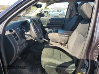 2021 Ram 1500 Tradesman z VIN 1C6RRFCG0MN714249, wystawiony jako Copart lot #85542574 z przebiegiem 93 443 mil mil oraz Czysty tytuł • Clean title. Historia ofert i sprzedaży dostępna na DreamBid. Obrazek 7.