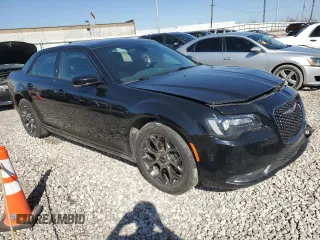 2016 Chrysler 300 S with VIN 2C3CCAGG8GH304863, listed as a Copart auction lot 49306765 with 118,452 mi miles and Salvage Title. Bid and sale history available at DreamBid. Image 4.