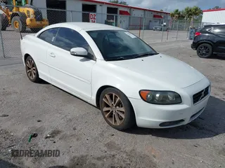 2010 Volvo C70 with VIN YV1672MC4AJ092225, listed as a IAAI auction lot 41706918 with 87,902 mi miles. Bid and sale history available at carsss.com. Image 1.