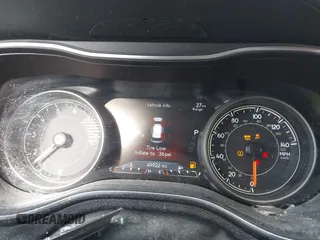 2022 Jeep Cherokee Trailhawk z VIN 1C4PJMBX1ND539319, wystawiony jako IAAI lot #41811178 z przebiegiem 49 922 mil mil oraz . Historia ofert i sprzedaży dostępna na DreamBid. Obrazek 7.