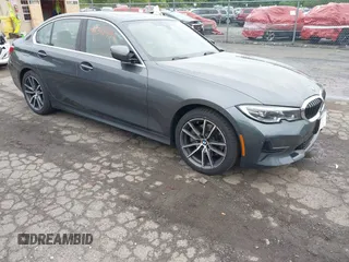 2021 BMW 3 Series 330i xDrive z VIN 3MW5R7J07M8B65104, wystawiony jako IAAI lot #42318443 z przebiegiem 46 831 mil mil oraz . Historia ofert i sprzedaży dostępna na DreamBid. Obrazek 1.