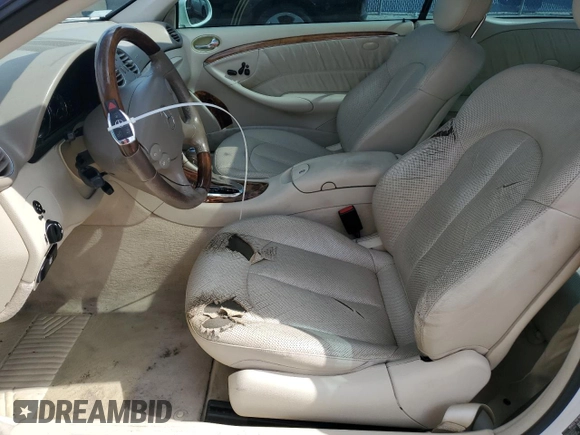 2005 Mercedes-Benz CLK 500 z VIN WDBTJ75J65F132140, wystawiony jako Copart lot #56175955 z przebiegiem 183 347 mil mil oraz Szkoda całkowita • Salvage title. Historia ofert i sprzedaży dostępna na DreamBid. Obrazek 7.