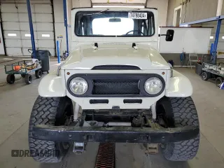 1974 Toyota Land Cruiser z VIN FJ40178981, wystawiony jako Copart lot #74798404 z przebiegiem 31 601 mil mil oraz Czysty tytuł • Clean title. Historia ofert i sprzedaży dostępna na DreamBid. Obrazek 5.