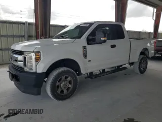 2018 Ford F-250 XL z VIN 1FT7X2B67JEC21168, wystawiony jako Copart lot #51764265 z przebiegiem 203 181 mil mil oraz Szkoda całkowita • Salvage title. Historia ofert i sprzedaży dostępna na DreamBid. Obrazek 1.