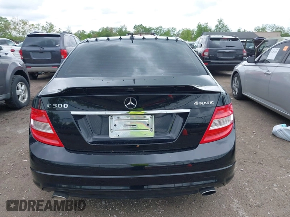 2010 Mercedes-Benz C 300 Sport z VIN WDDGF8BB5AR131972, wystawiony jako IAAI lot #42221225 z przebiegiem 145 036 mil mil oraz . Historia ofert i sprzedaży dostępna na DreamBid. Obrazek 16.