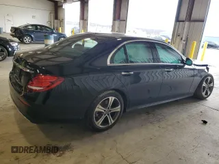 2019 Mercedes-Benz E-Class E 300 with VIN WDDZF4KB8KA528772, listed as a Copart auction lot 46392773 with 33,236 mi miles. Bid and sale history available at carsss.com. Image 3.