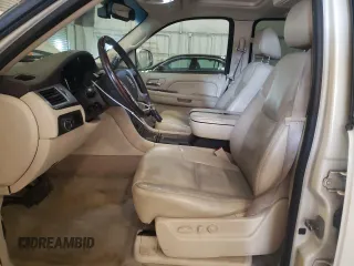 2008 Cadillac Escalade ESV z VIN 1GYFK66858R184955, wystawiony jako Copart lot #55686375 z przebiegiem 184 426 mil mil oraz Czysty tytuł • Clean title. Historia ofert i sprzedaży dostępna na DreamBid. Obrazek 7.