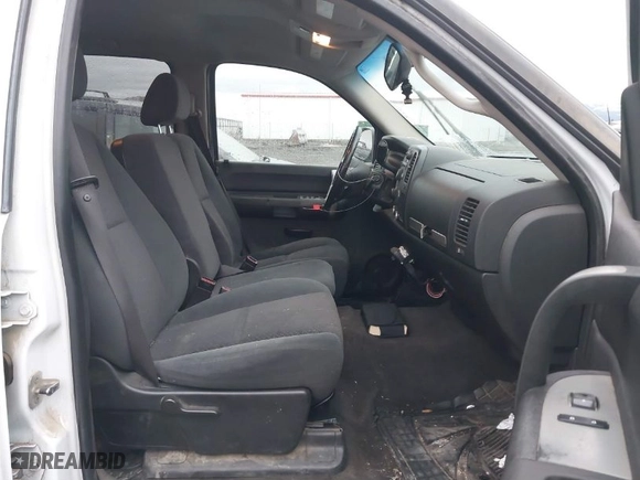 2008 Chevrolet Silverado 1500 LT w/1LT with VIN 2GCEK13MX81133448, listed as a IAAI auction lot 41490543 with 244,563 mi miles. Bid and sale history available at carsss.com. Image 5.