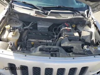 2014 Jeep Patriot Sport z VIN 1C4NJPBA9ED570306, wystawiony jako Copart lot #47923305 z przebiegiem 200 589 mil mil oraz Szkoda całkowita • Salvage title. Historia ofert i sprzedaży dostępna na DreamBid. Obrazek 11.