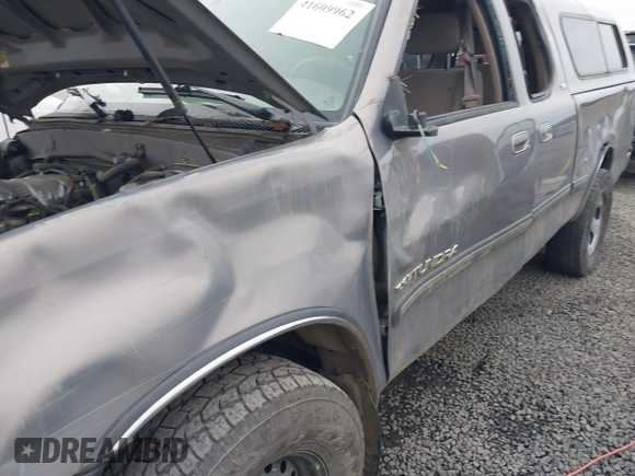 2000 Toyota Tundra SR5 with VIN 5TBRT3414YS086059, listed as a IAAI auction lot 41609962 with 105,030 mi miles and . Bid and sale history available at DreamBid. Image 13.