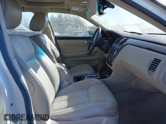 2008 Cadillac DTS 1SD z VIN 1G6KD57YX8U146211, wystawiony jako IAAI lot #41416406 z przebiegiem 141 362 mil mil oraz . Historia ofert i sprzedaży dostępna na DreamBid. Obrazek 5.