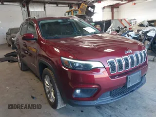 2019 Jeep Cherokee Latitude z VIN 1C4PJMCB7KD127453, wystawiony jako IAAI lot #42100924 z przebiegiem 97 414 mil mil oraz . Historia ofert i sprzedaży dostępna na DreamBid. Obrazek 1.