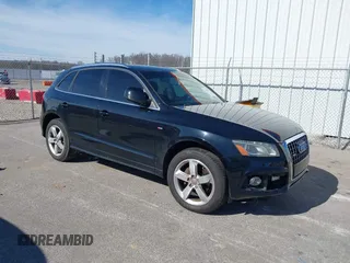 2011 Audi Q5 3.2L Premium Plus with VIN WA1DKAFP7BA006987, listed as a IAAI auction lot 41565702 with 260,201 mi miles. Bid and sale history available at carsss.com. Image 1.