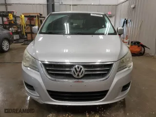 2010 Volkswagen Routan SE with VIN 2V4RW3D18AR202351, listed as a Copart auction lot 77172724 with 166,999 mi miles and Clean Title. Bid and sale history available at carsss.com. Image 5.