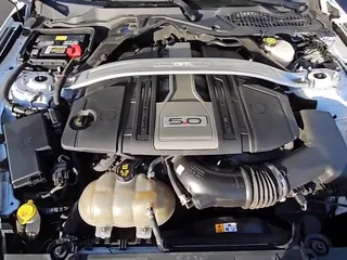 2018 Ford Mustang GT Premium z VIN 1FATP8FF0J5142717, wystawiony jako Copart lot #47131405 z przebiegiem 75 092 mil mil oraz Czysty tytuł • Clean title. Historia ofert i sprzedaży dostępna na DreamBid. Obrazek 13.