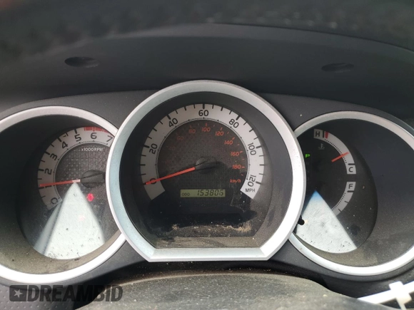 2011 Toyota Tacoma PreRunner z VIN 3TMJU4GN1BM124215, wystawiony jako Copart lot #55755385 z przebiegiem 153 806 mil mil oraz Czysty tytuł • Clean title. Historia ofert i sprzedaży dostępna na DreamBid. Obrazek 9.