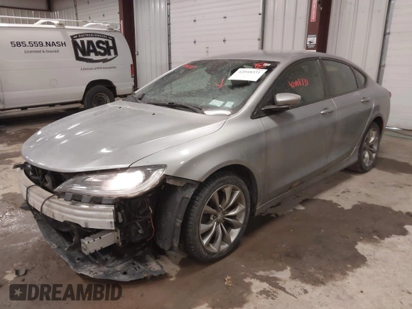 2015 Chrysler 200 S with VIN 1C3CCCDG0FN522916, listed as a IAAI auction lot 42048331 with 202,116 mi miles and . Bid and sale history available at carsss.com. Image 17.