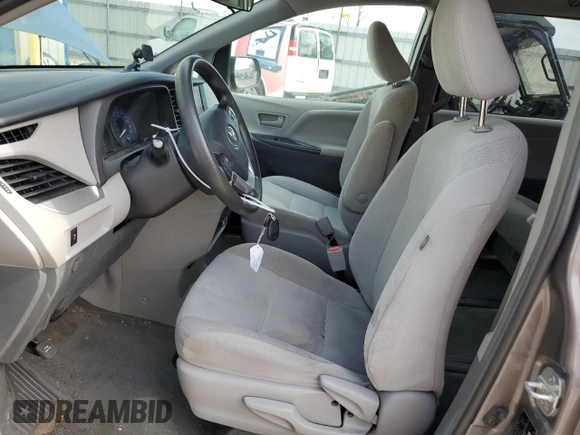 2019 Toyota Sienna L with VIN 5TDZZ3DC3KS969164, listed as a Copart auction lot 61050314 with 140,840 mi miles and Salvage Title. Bid and sale history available at carsss.com. Image 7.