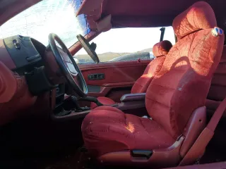 1993 Chrysler LeBaron z VIN 1C3XU4534PF654847, wystawiony jako Copart lot #84391684 z przebiegiem 129 520 mil mil oraz Szkoda całkowita • Salvage title. Historia ofert i sprzedaży dostępna na DreamBid. Obrazek 7.